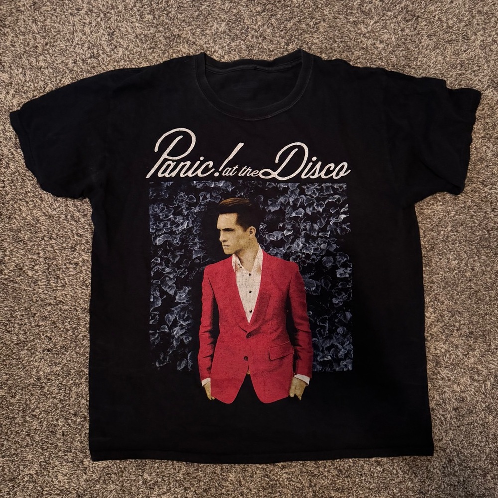 Panic! At the Disco Brendon Urie Hot Topic T-Shirt Tee Top Size Large